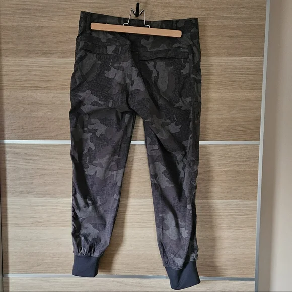 prAna Sky Canyon Jogger Pants Women’s 8 Gray Camo Zip Pockets Hiking - Picture 4 of 16